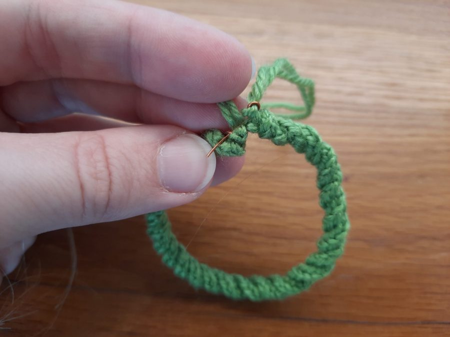 Lucet Christmas projects: classic festive wreath