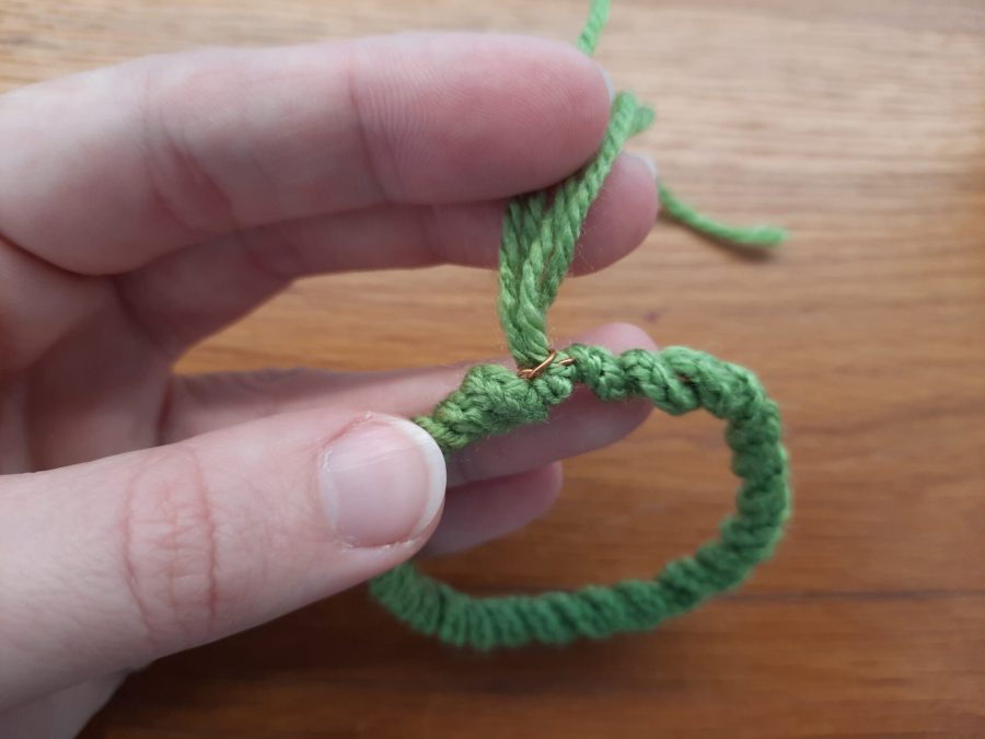 Lucet Christmas projects: classic festive wreath