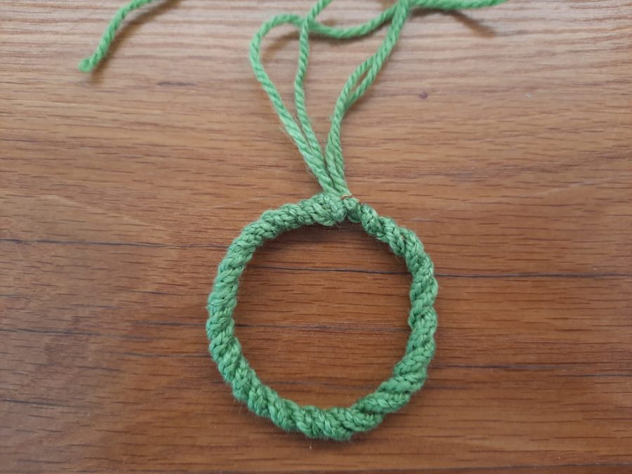 Lucet Christmas projects: classic festive wreath