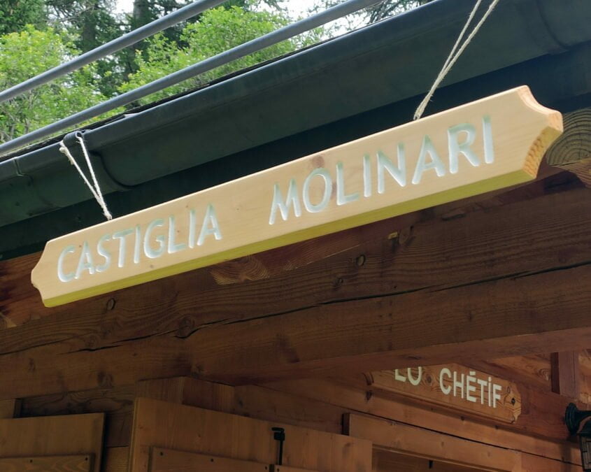 The wooden sign ready for our friends
