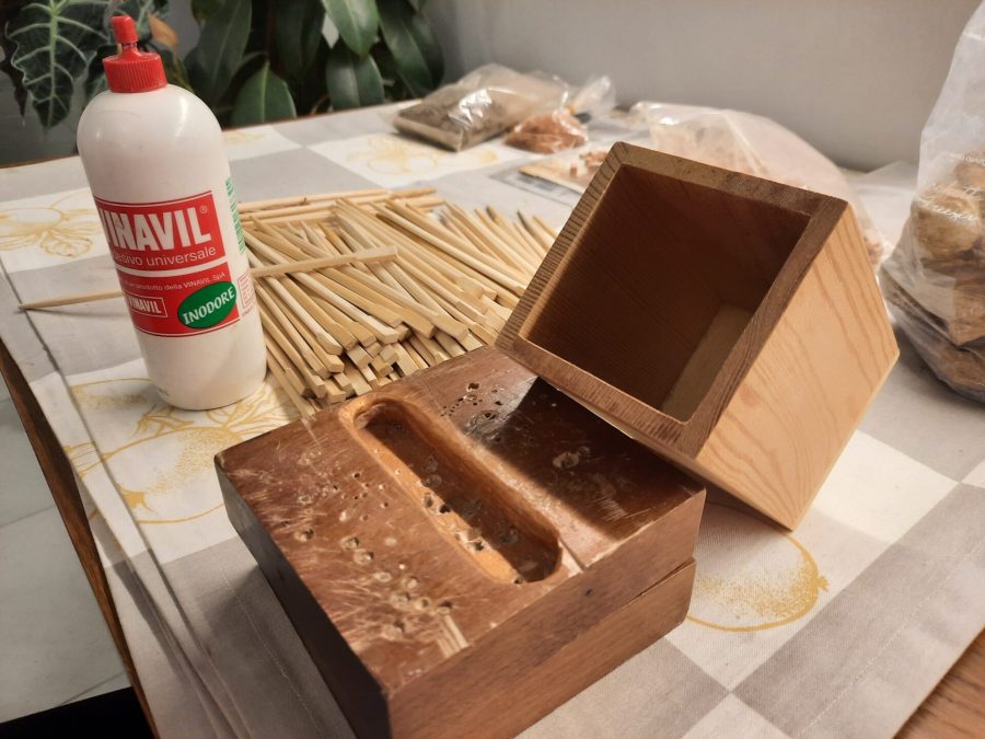 How we repurposed bamboo chopsticks and a penholder into a handy scissor holder
