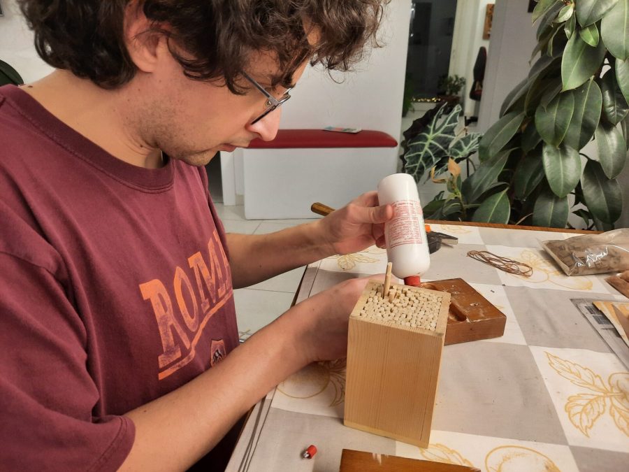 How we repurposed bamboo chopsticks and a penholder into a handy scissor holder