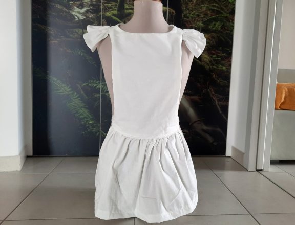 The finished apron for my Alice in Wonderland costume