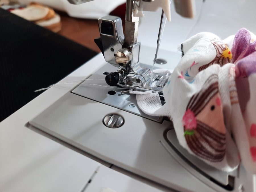 Sewing a scrunchie: join the two ends of the elastic