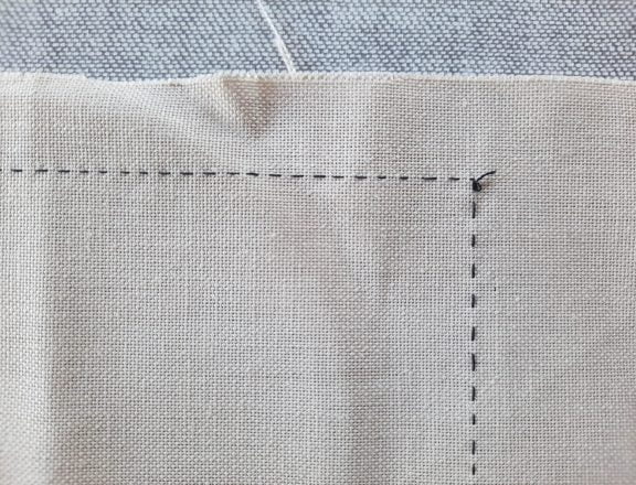 Brick stitch embroidered needle roll: the outline of the embroidery