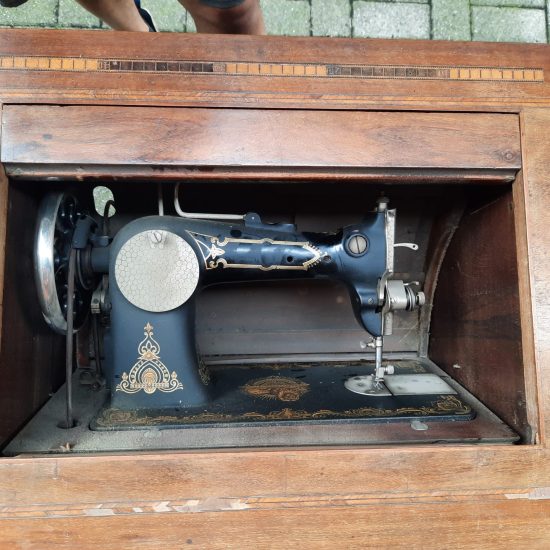 The vintage Vesta Dietrich sewing machine that belonged to my husband's grandmother