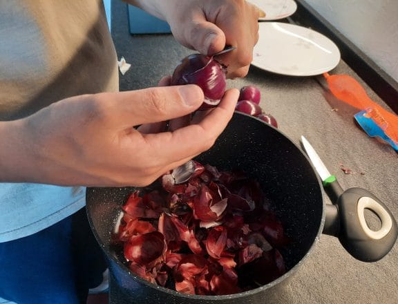 Making a kid's Medieval tunic: dyeing with onions