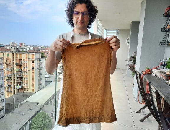 Making a kid's Medieval tunic: the new color after onion dyeing