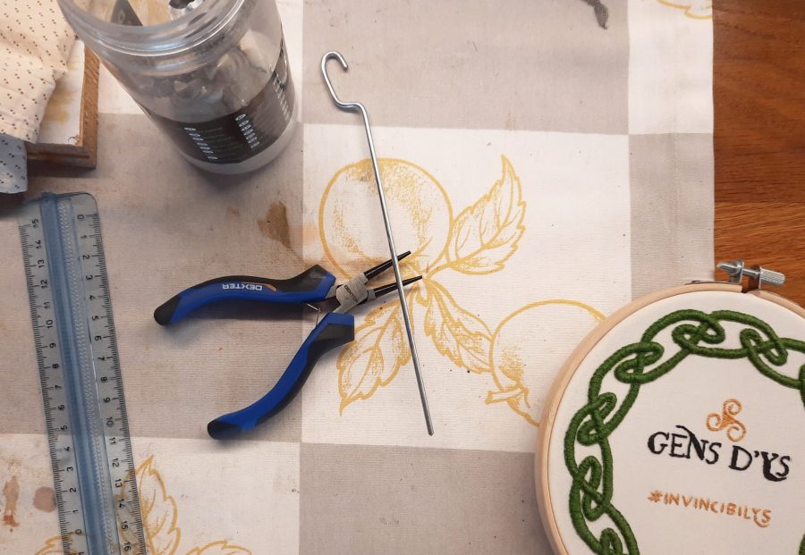 Making a DIY stand to display embroidery hoops