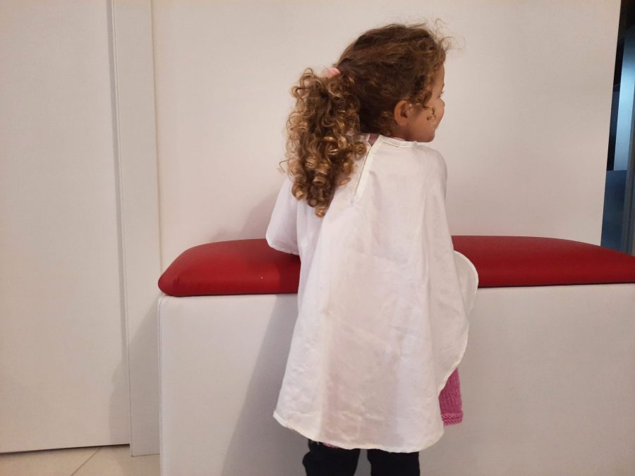 Ghost costume for Halloween: the back