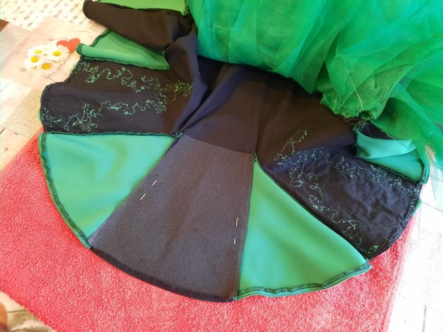 Making my Irish dance Solo dress: adding the fliselina to give structure to the skirt