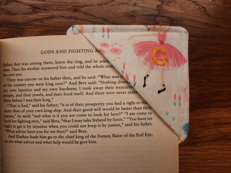 Corner bookmark, with ballerinas