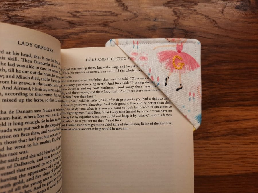 Corner bookmark, with ballerinas