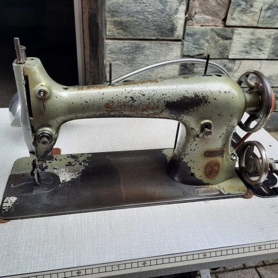 Singer 31K15 industrial sewing machine, made in 1915 in Kilbowie factory (Scotland, UK)