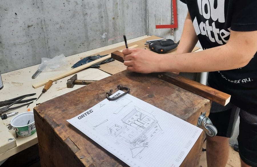 Making a Nativity diorama inside an antique steamer trunk: the first sketch