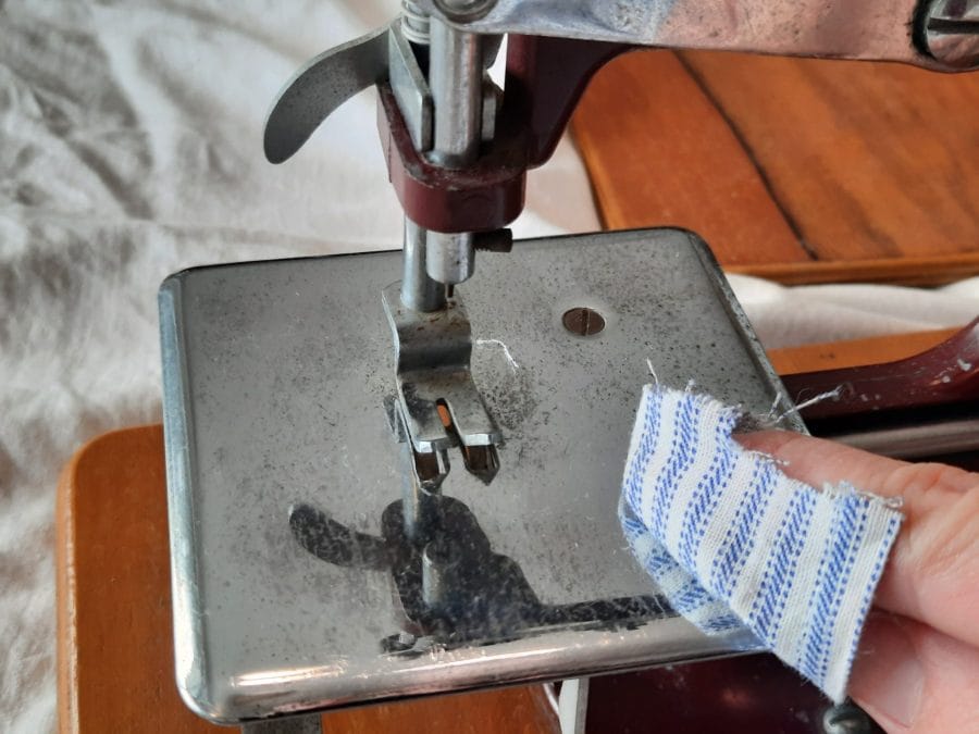 Cleaning the seam plate of my Essex MK1