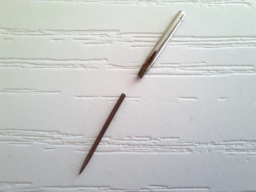 The rusty original needle of my Essex MK1, that I accidentally broke while cleaning