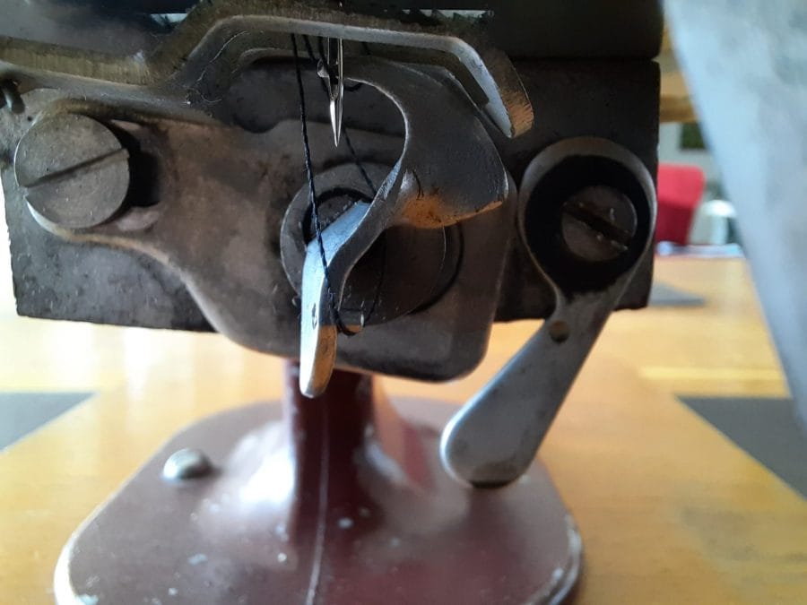 The chain stitch mechanism in action in my Essex MK1 miniature sewing machine