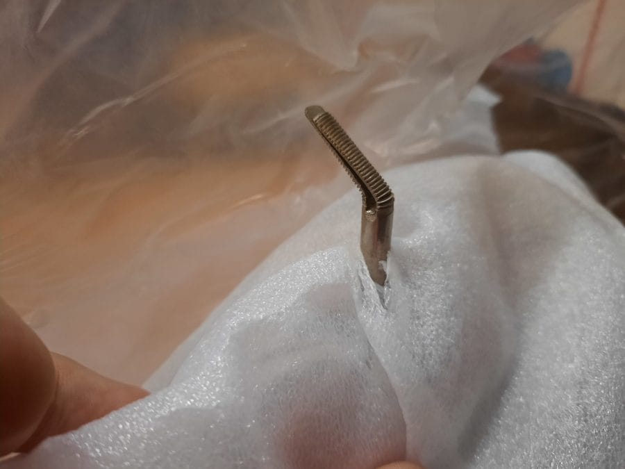 The bent tension bar of my Orsha sewing machine as it came out of the box