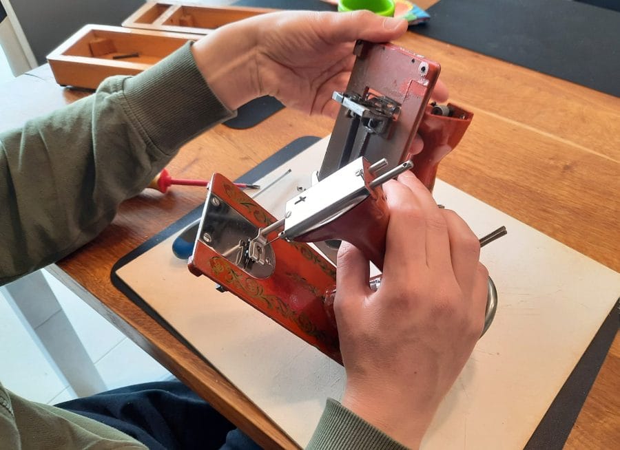 Comparing the two Orsha sewing machines