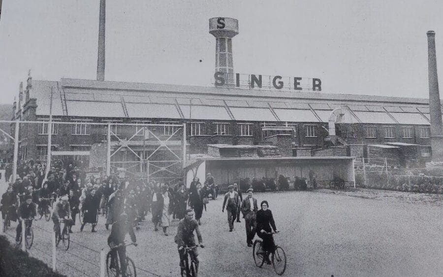Workers outsite the Singer French factory of Bonnières-sur-Seine in the 1930s