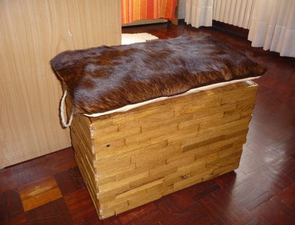 Wooden footstool with its magnetic pillow