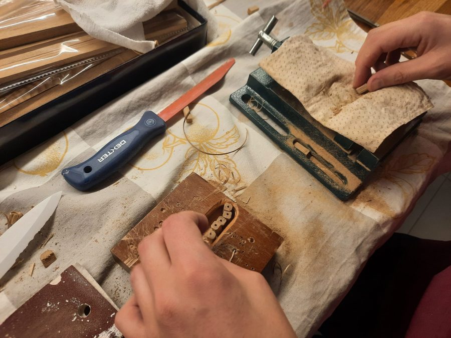 Making a Nativity diorama inside an antique steamer trunk: making the roof for the stable