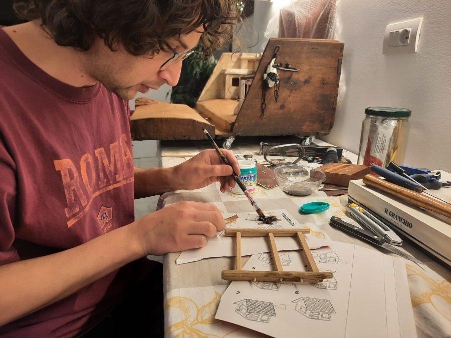 Making a Nativity diorama inside an antique steamer trunk: making the roof for the stable