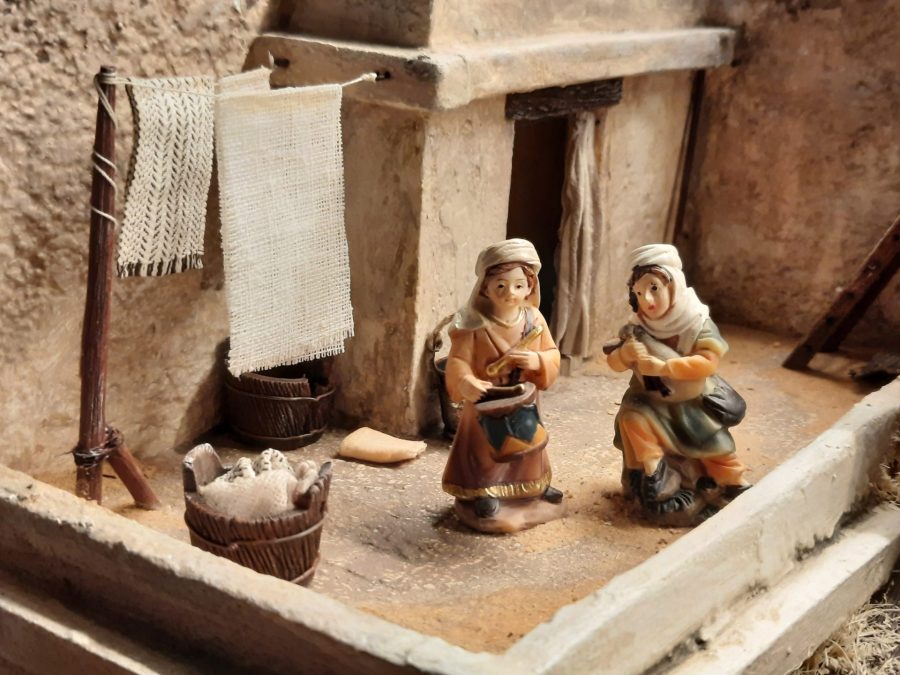 Making a Nativity diorama inside an antique steamer trunk: placing the statues