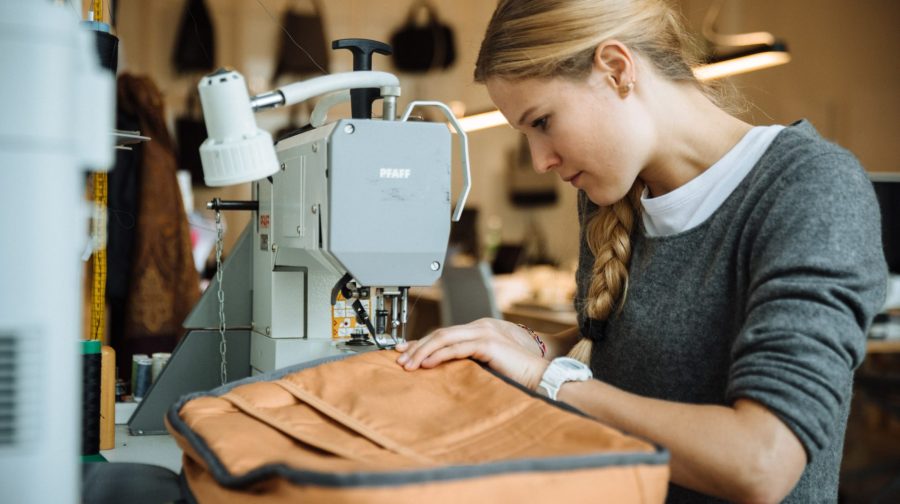 Woman using a Pfaff machine to sew a bag (photo by Qwstion, Zurich)