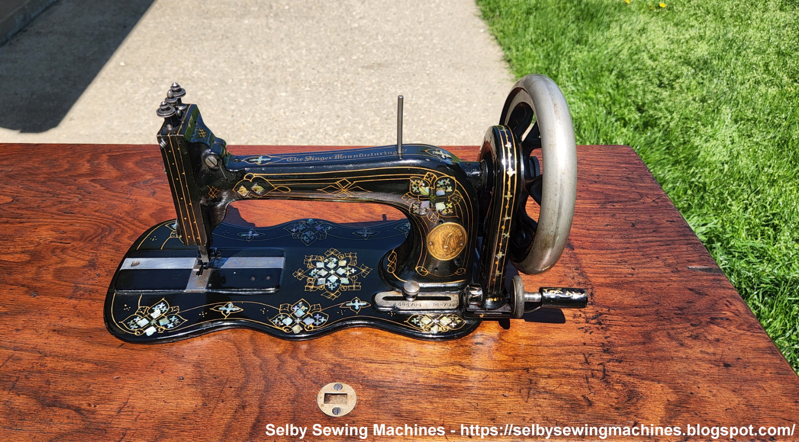 Singer decal set Gilt and Mother-of-Pearl