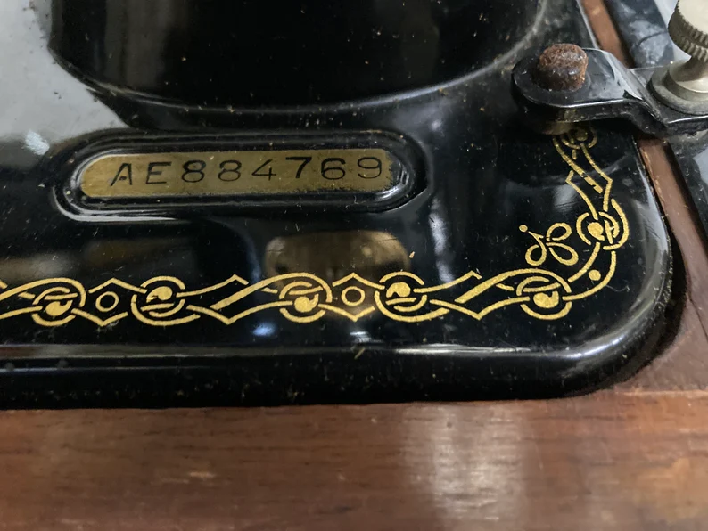 Singer decal set Celtic Swirl
