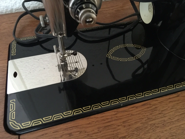 Singer decal set Eye and Trapezoids