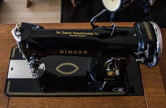 Singer decal set Eye and Trapezoids