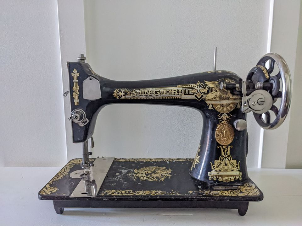 Singer 127