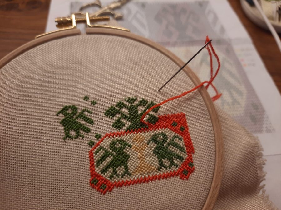 Embroiderying the lid of my German Brick Stitch box