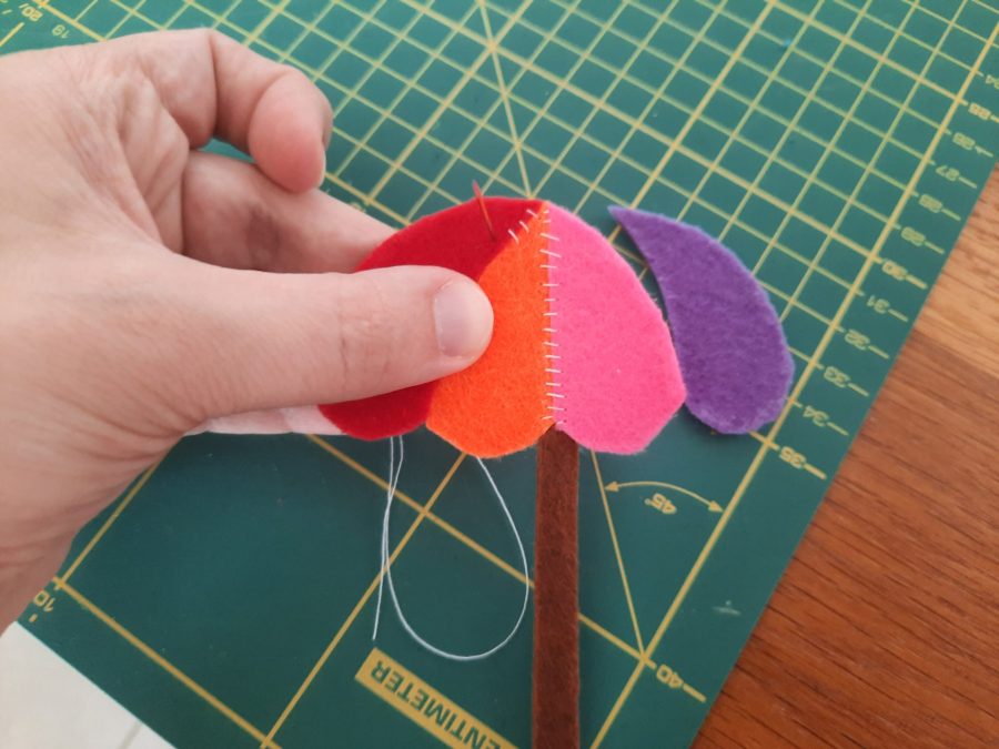 Making our felt bus book: the beach scene