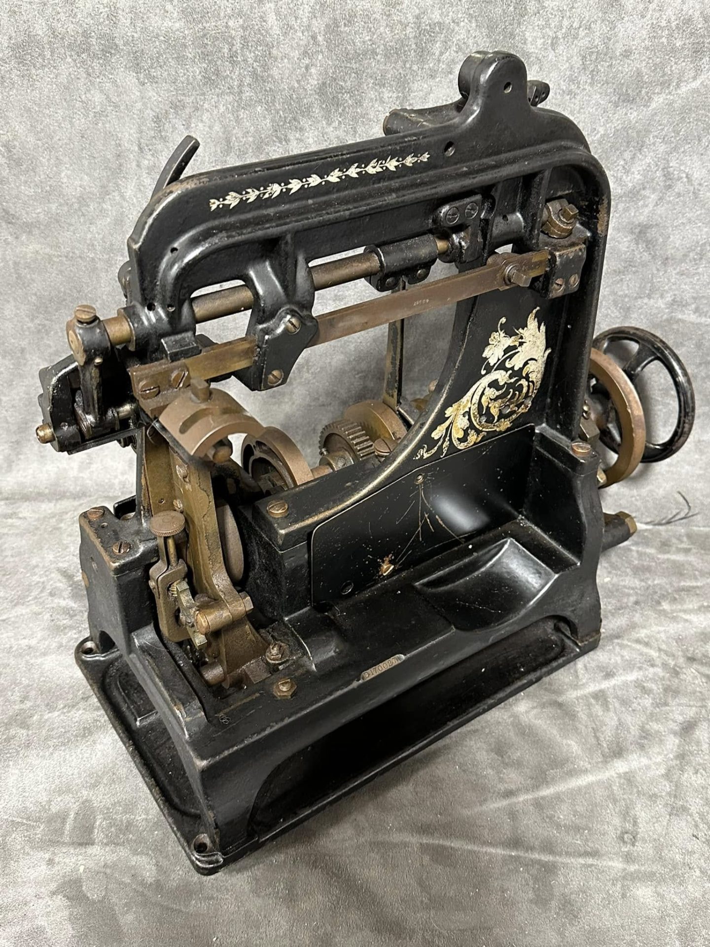 Singer 77