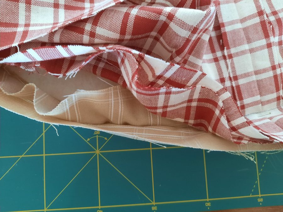 Starting the pinning of the zippered side to make my bodhran bag
