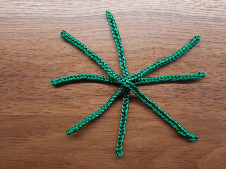 Making the octopus toy with the lucet: spread your cords ray-like to keep their midpoints together