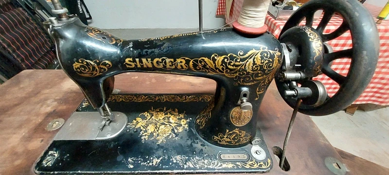 Singer decal set Scrolls and Roses