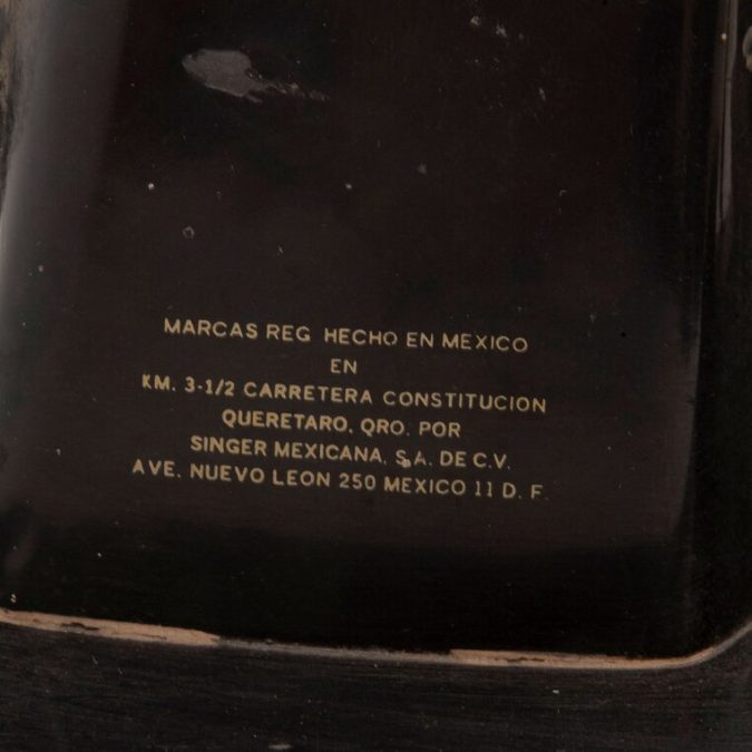 Trademark on the back of a Singer 191R made in Querétaro (Mexico): here we can read the address of the factory "Km 3 1/2 Carretera Constitución Querétaro"