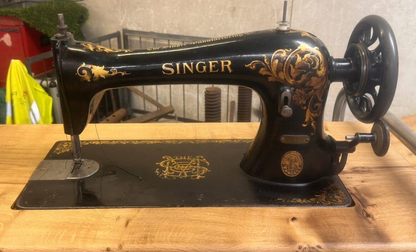 Singer 16